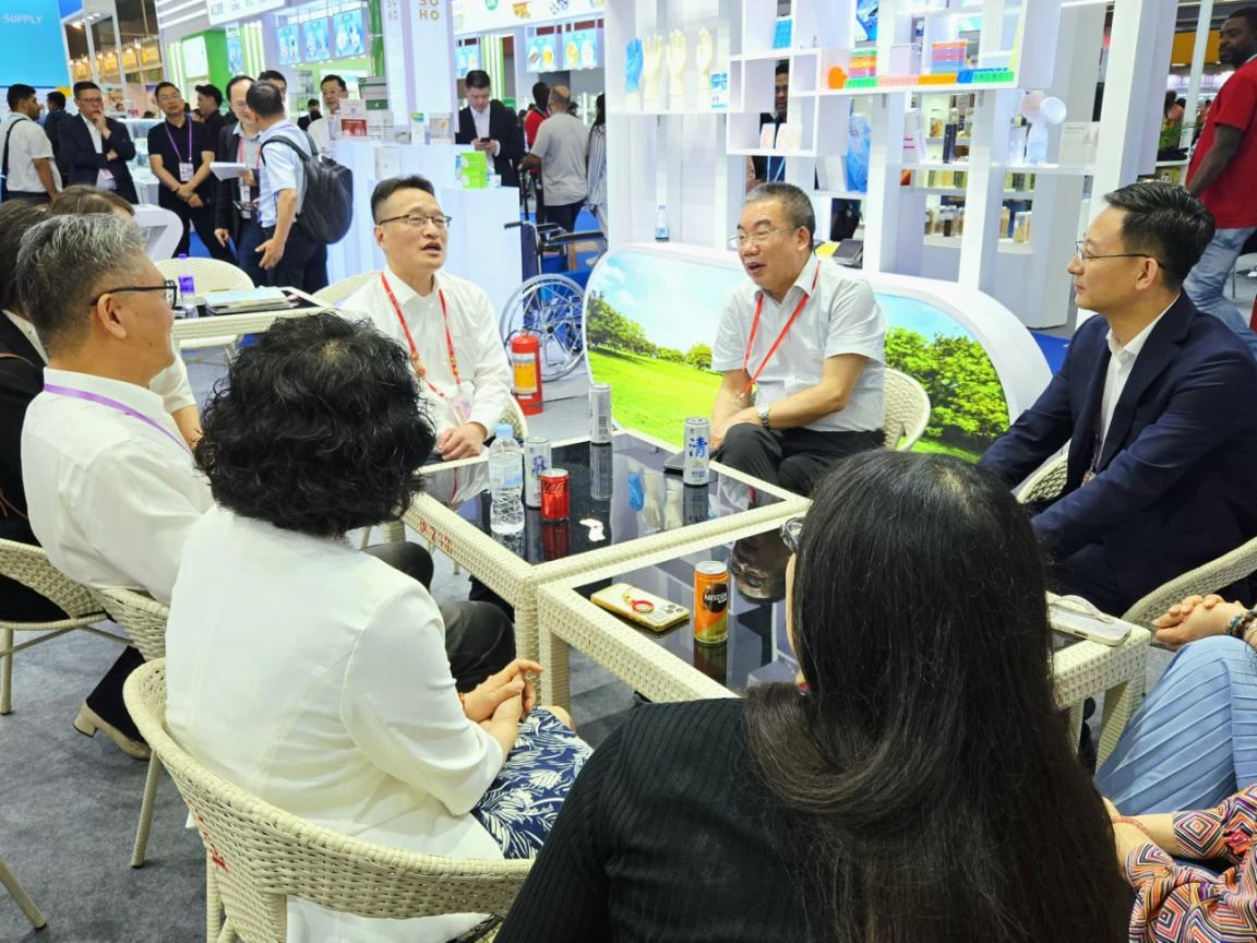 China Chamber Of Commerce For Import And Export Of Medicines And Health Products President Zhou Hui Investigated The 137th Canton Fair Exhibition Of Huihong Pharmaceutical Company